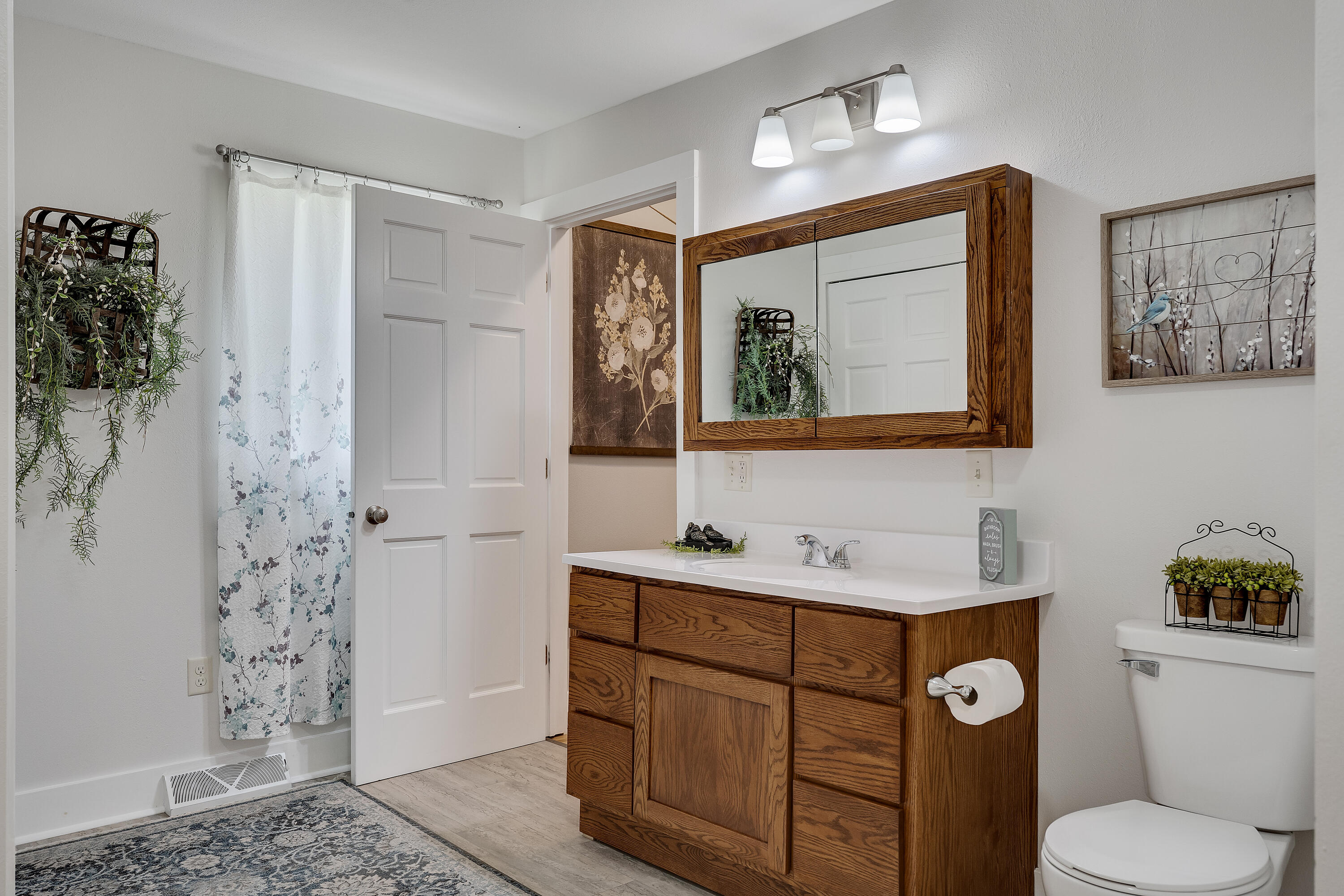 S5975 Plainview Road Viola, WI 54664 - Photo 28 of 52 Main Full Bathroom