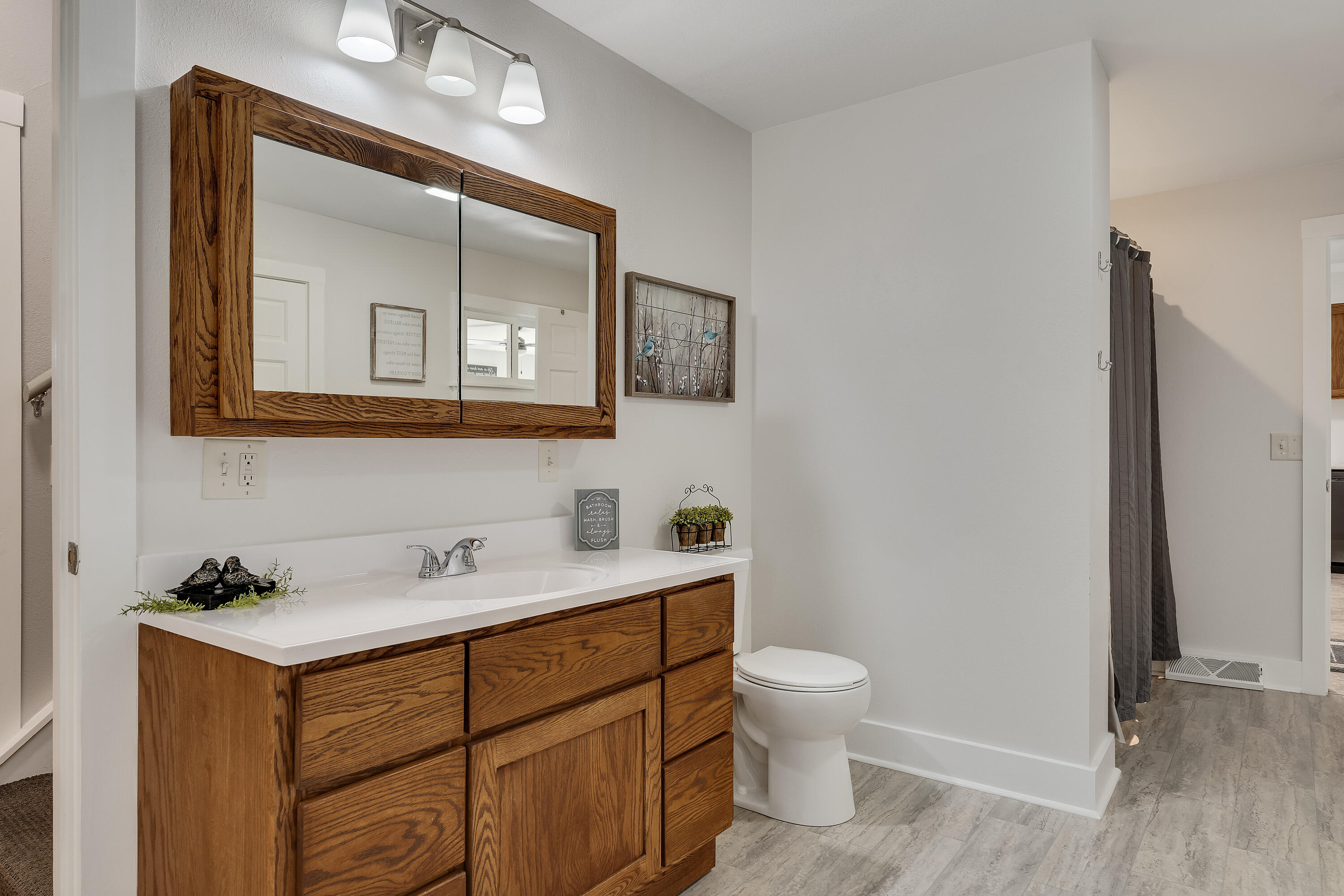 S5975 Plainview Road Viola, WI 54664 - Photo 29 of 52 Main Full Bathroom