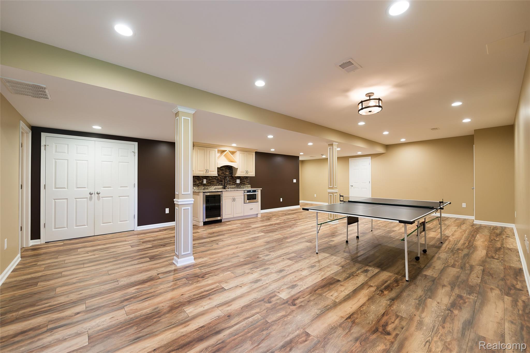 20605 Golf Ridge Circle Livonia, MI 48152 - Photo 29 of 42 Finished Daylight LL (pic #1)