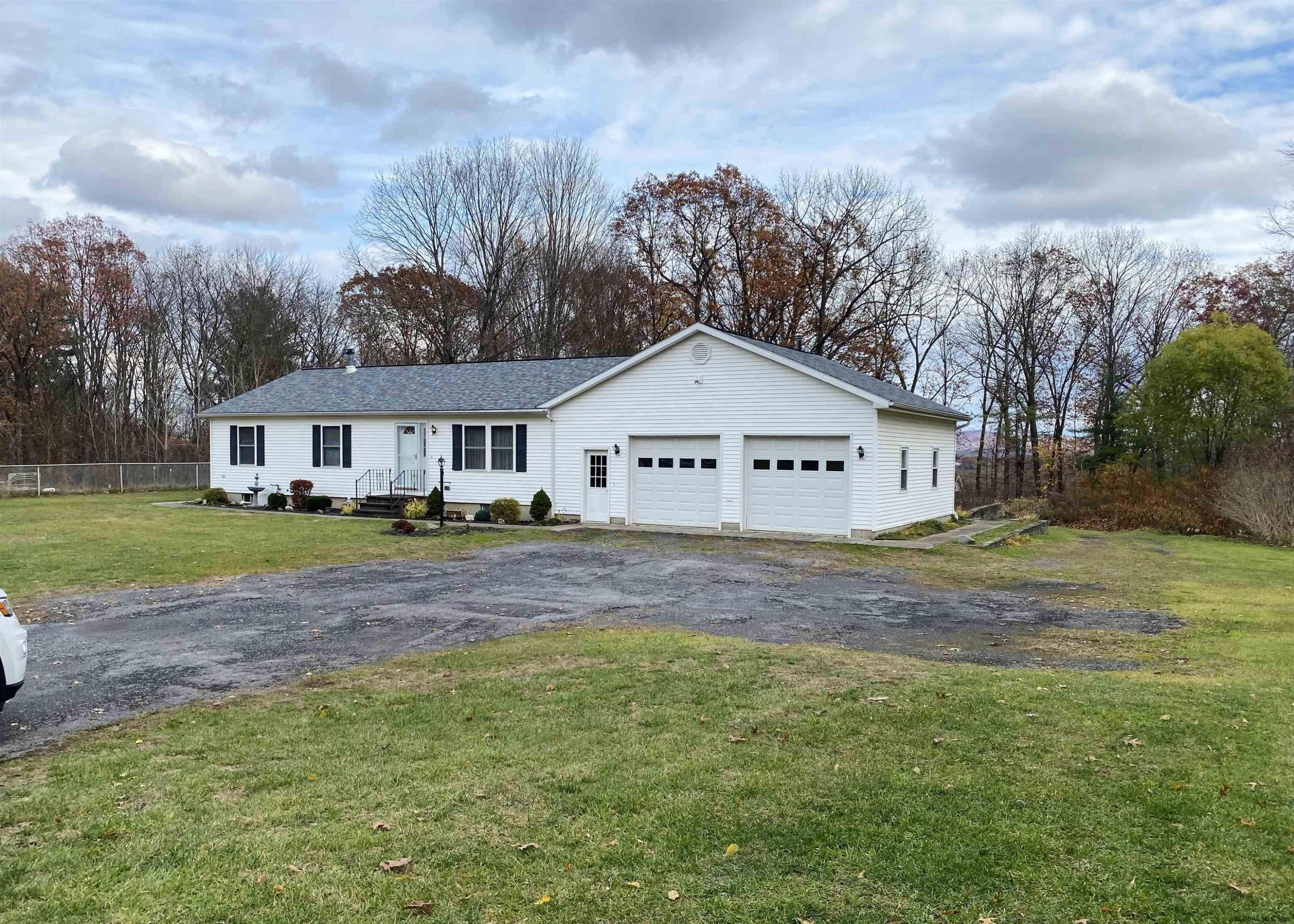 138 Beach Road Halfmoon, NY 12065 - Photo 1 of 28 Photo 1