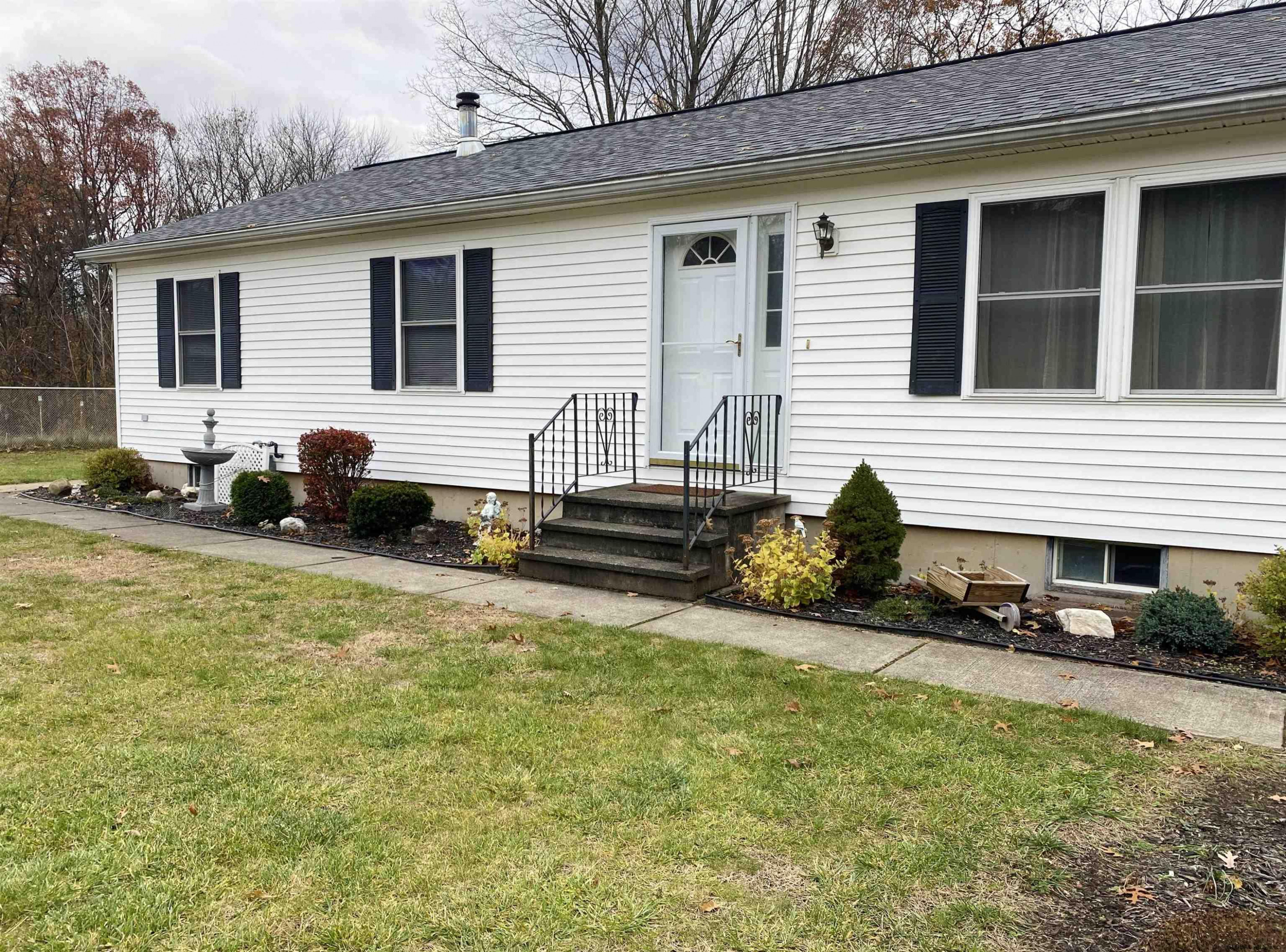 138 Beach Road Halfmoon, NY 12065 - Photo 2 of 28 Photo 2