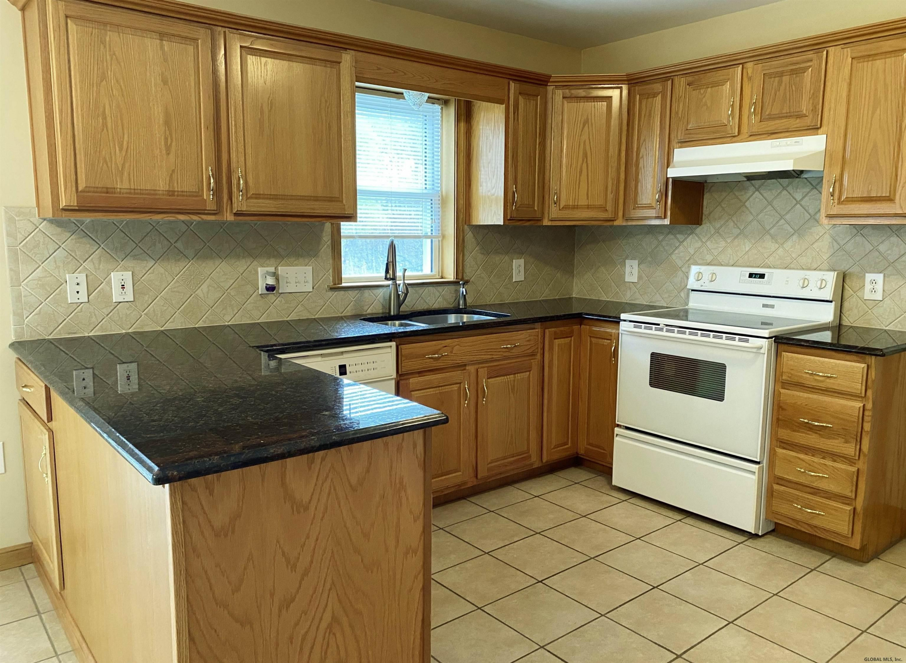 138 Beach Road Halfmoon, NY 12065 - Photo 6 of 28 Photo 6
