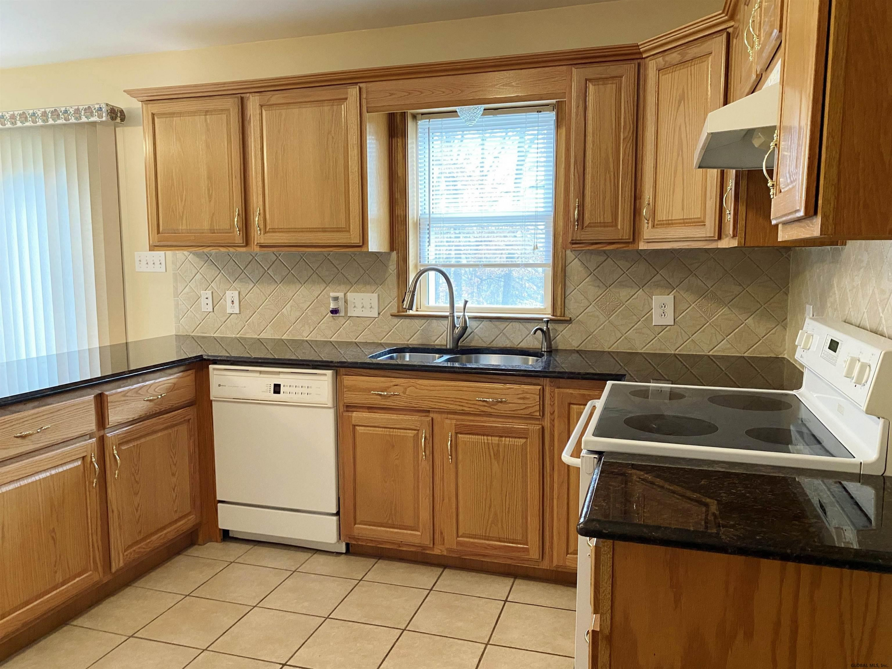138 Beach Road Halfmoon, NY 12065 - Photo 8 of 28 Photo 8