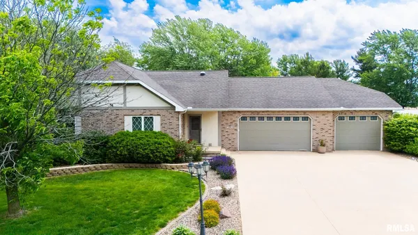 $385,000 | 104 Conaghan Drive, Groveland, IL 61535