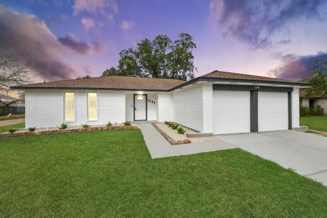 $319,000 | 5234 Abercreek Avenue, Friendswood, TX 77546