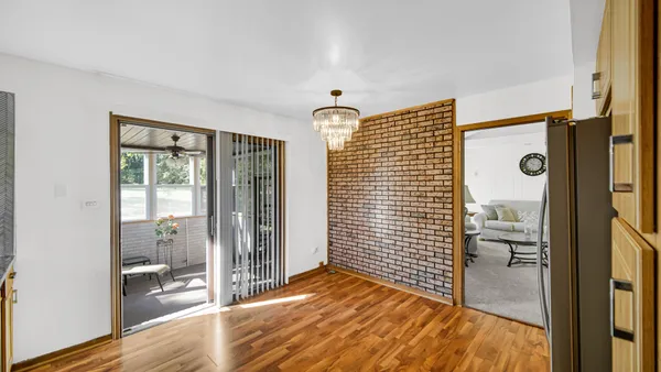 a view of livingroom with furniture