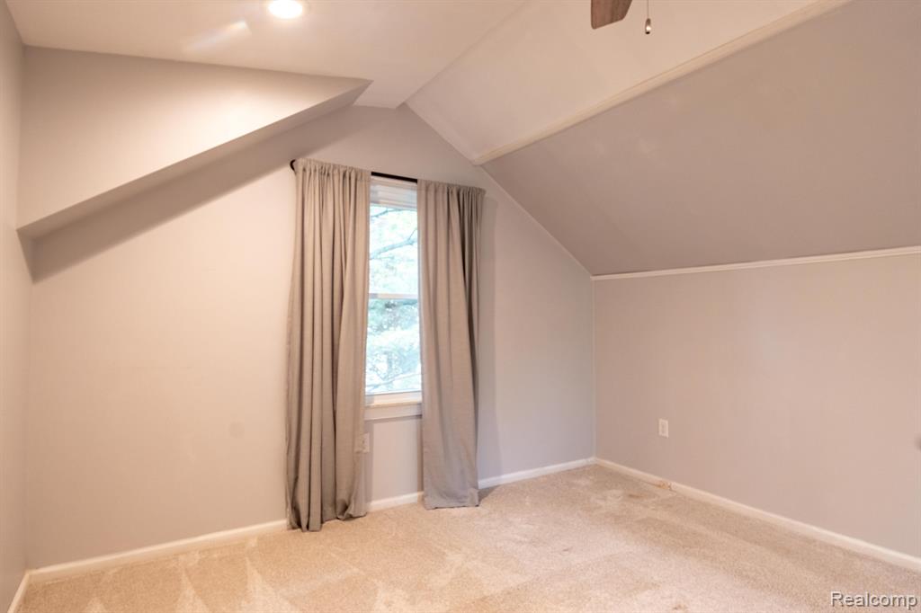 2119 Columbia Road Berkley, MI 48072 - Photo 21 of 39