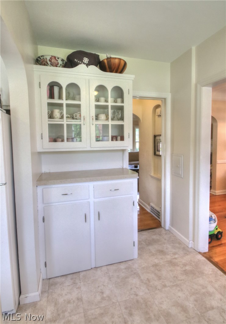 2547 Saybrook Road Cleveland, OH 44118 - Photo 7 of 27 Gallery Image 7