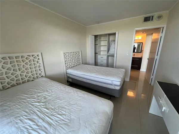 $3,000 | 3731 North Country Club Drive, Unit 1424, Aventura, FL 33180