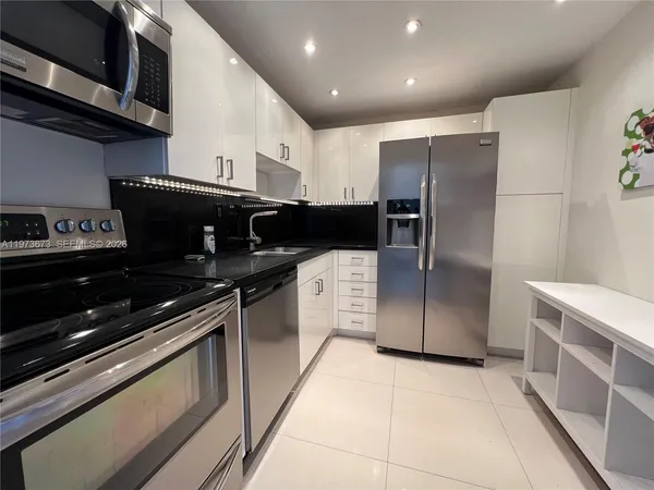 $3,000 | 3731 North Country Club Drive, Unit 1424, Aventura, FL 33180