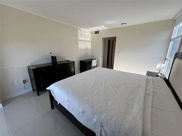 $3,000 | 3731 North Country Club Drive, Unit 1424, Aventura, FL 33180