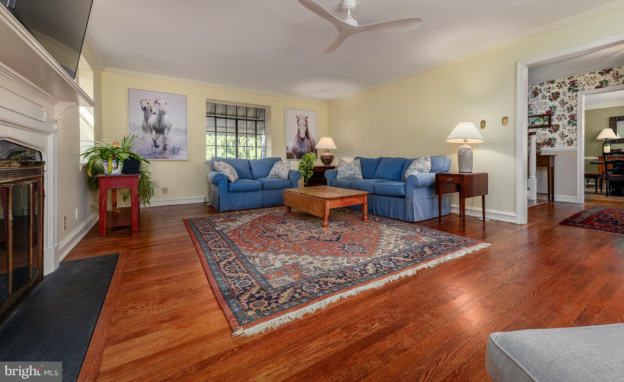 105 Stratford Road Wallingford, PA 19086 - Photo 11 of 40 Living Room
