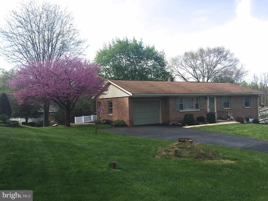 985 Cardinal Road Lancaster, PA 17601 - Photo 2 of 29 Gallery Image 2