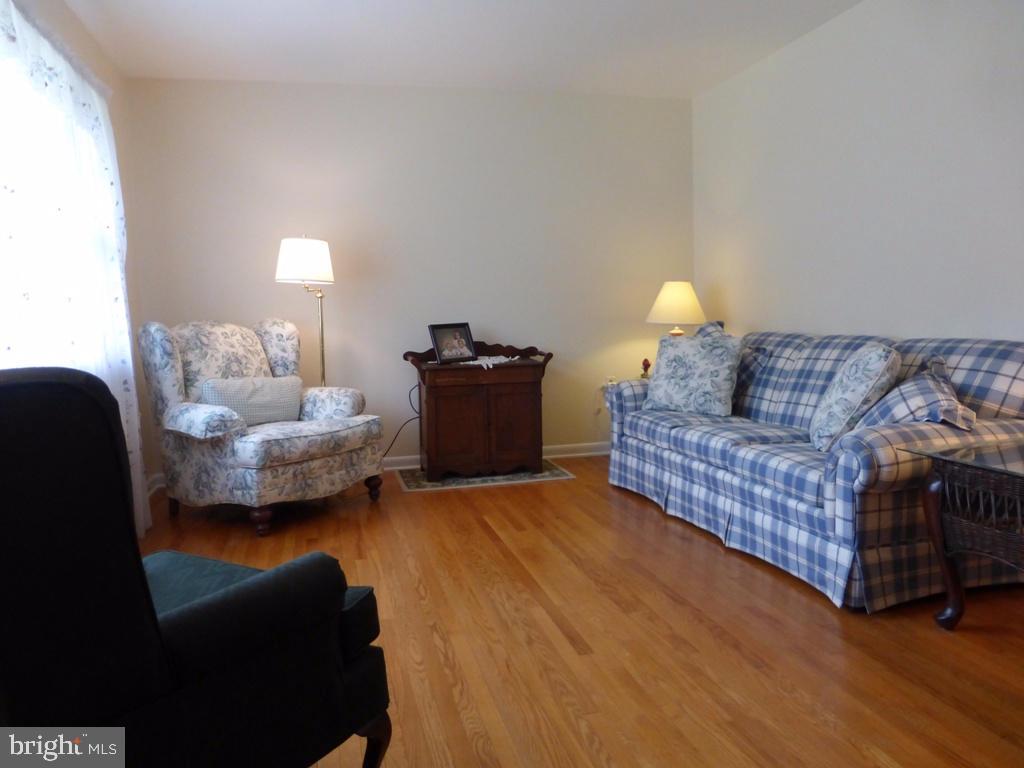985 Cardinal Road Lancaster, PA 17601 - Photo 3 of 29 Gallery Image 3
