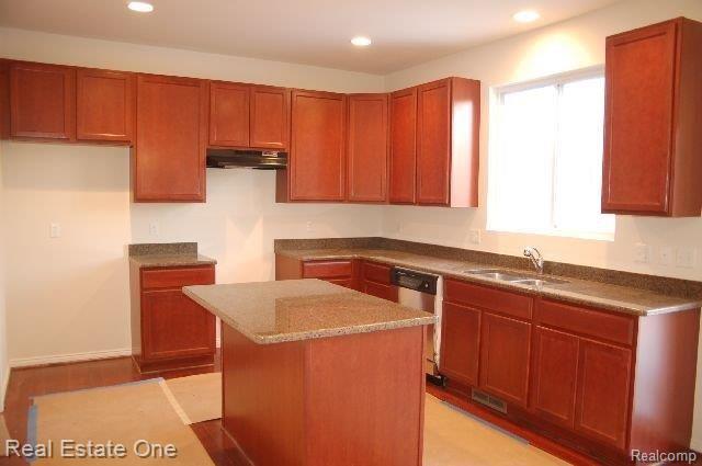 3044 Fantail Court Rochester, MI 48309 - Photo 9 of 14 KITCHEN 2.JPG