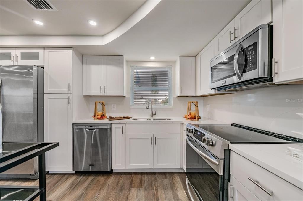 3643 Bedford Street New Port Richey, FL 34652 - Photo 4 of 31