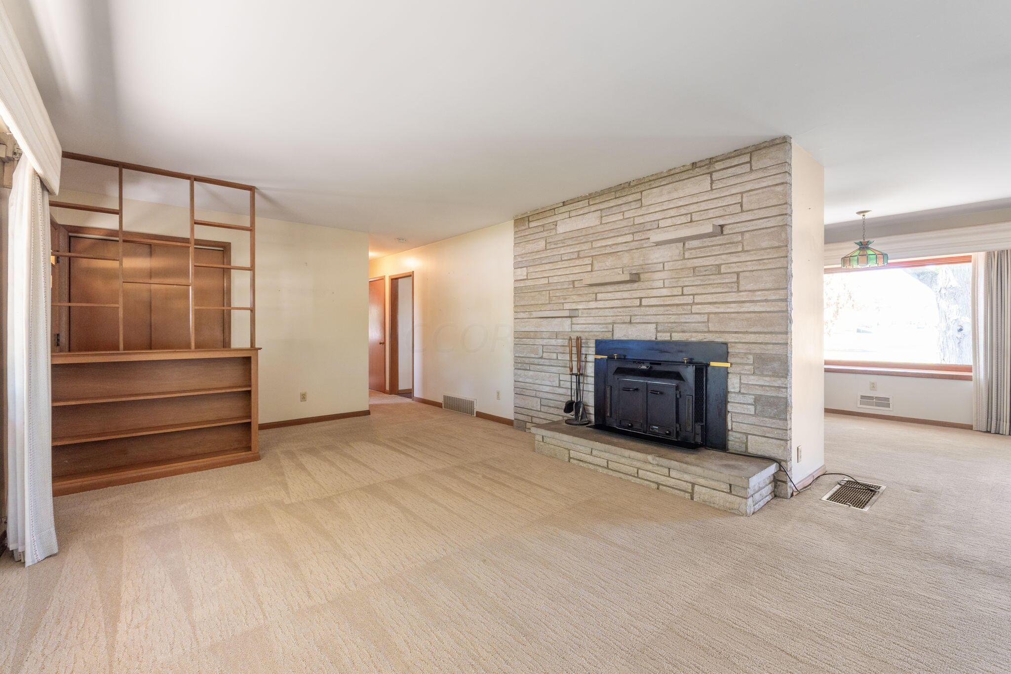 381 Galloway Road Galloway, OH 43119 - Photo 14 of 61 381 Galloway Rd (Interior)-4