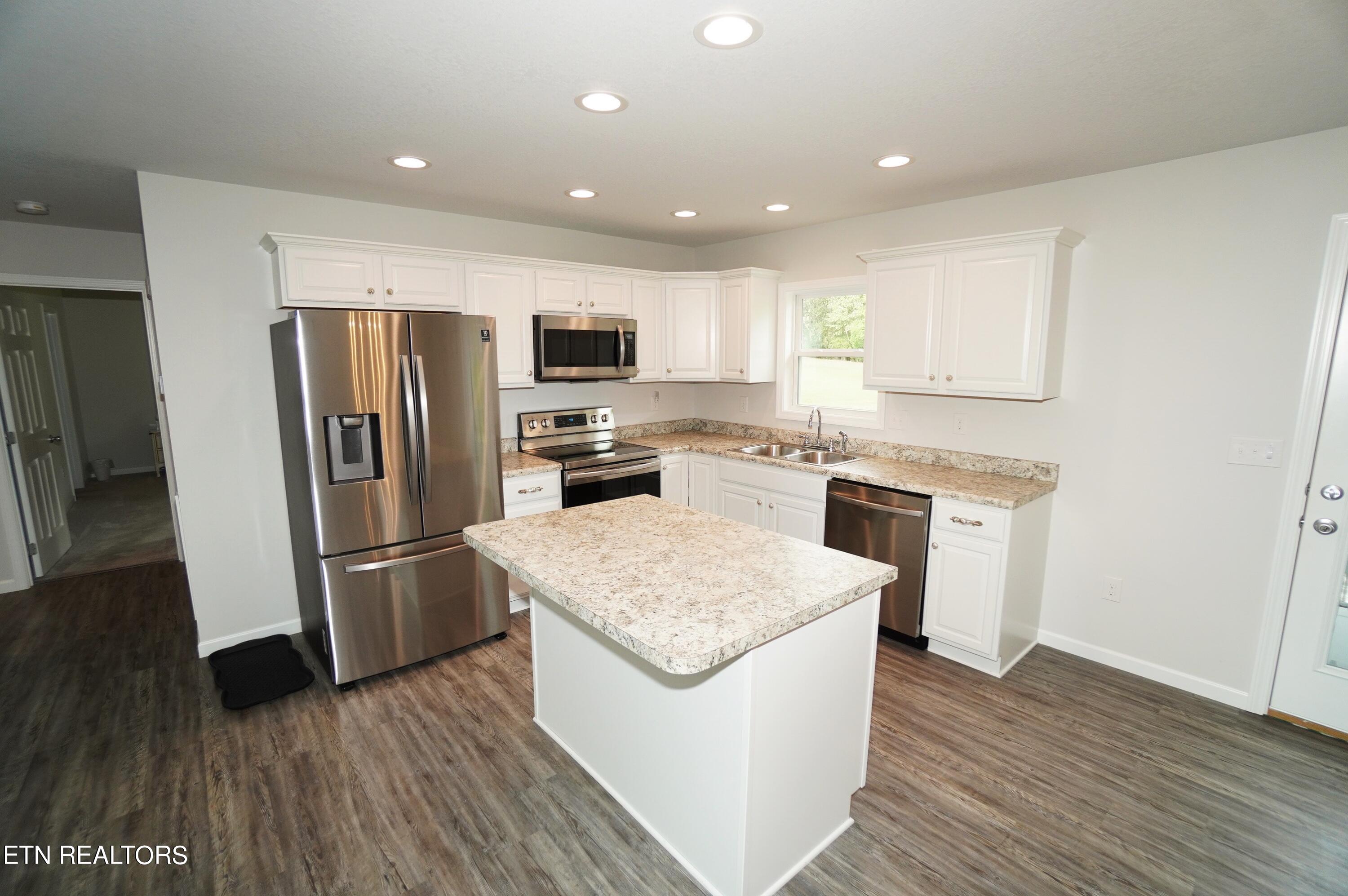 2508 Ryleigh Ridge Drive New Market, TN 37820 - Photo 7 of 54 interior 9-23-24 (6)