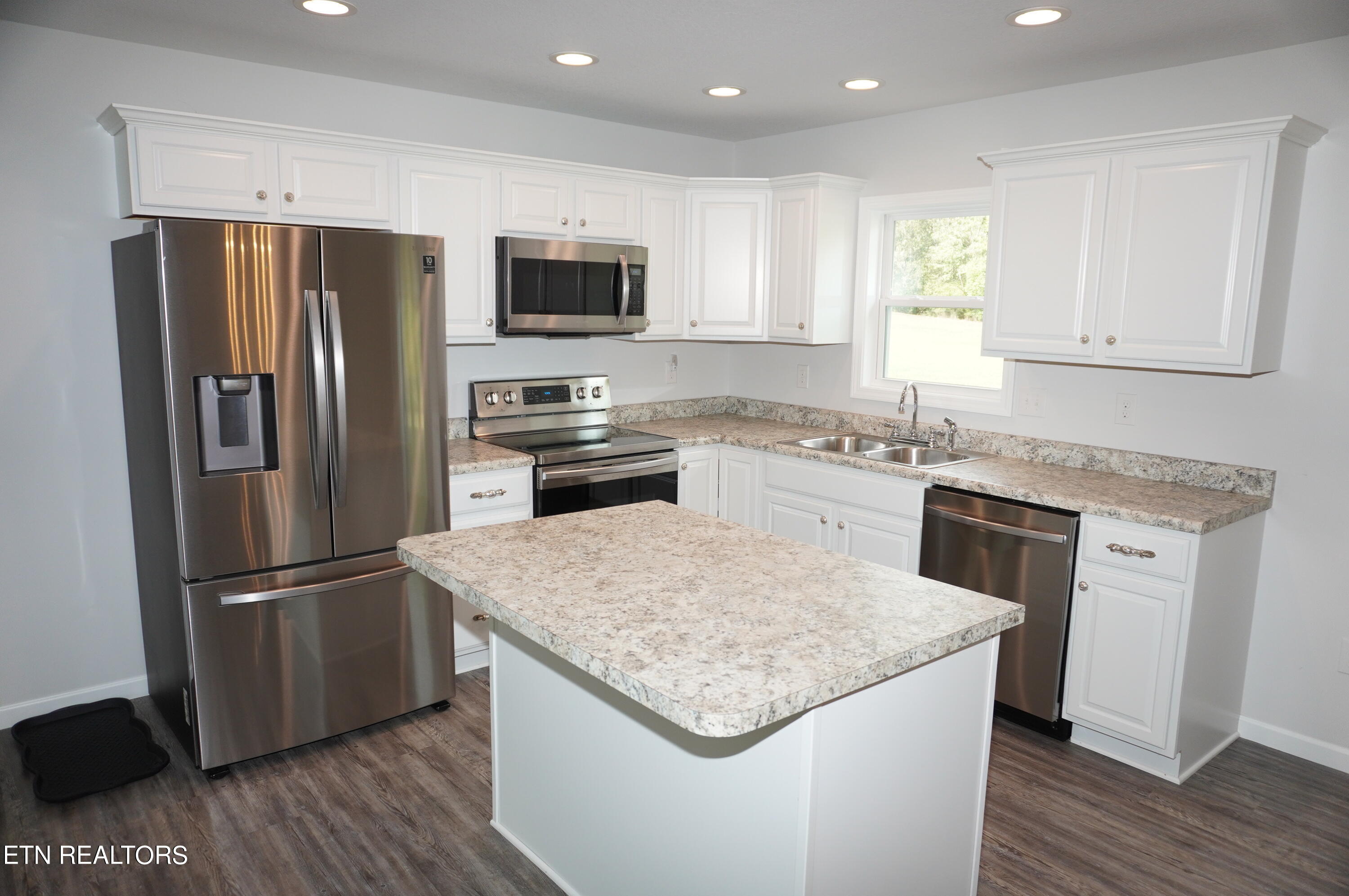 2508 Ryleigh Ridge Drive New Market, TN 37820 - Photo 8 of 54 interior 9-23-24 (17)