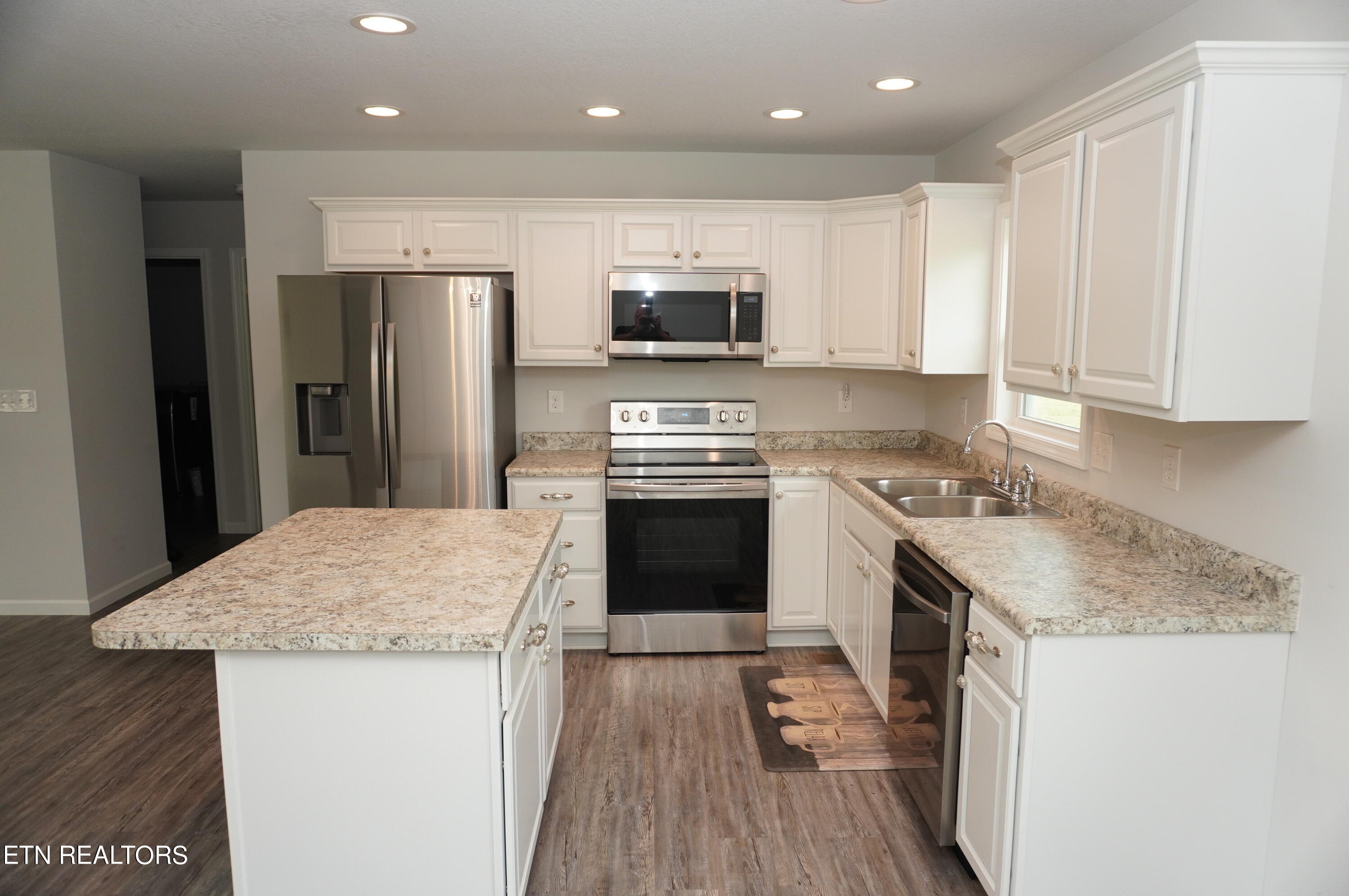 2508 Ryleigh Ridge Drive New Market, TN 37820 - Photo 9 of 54 interior 9-23-24 (18)