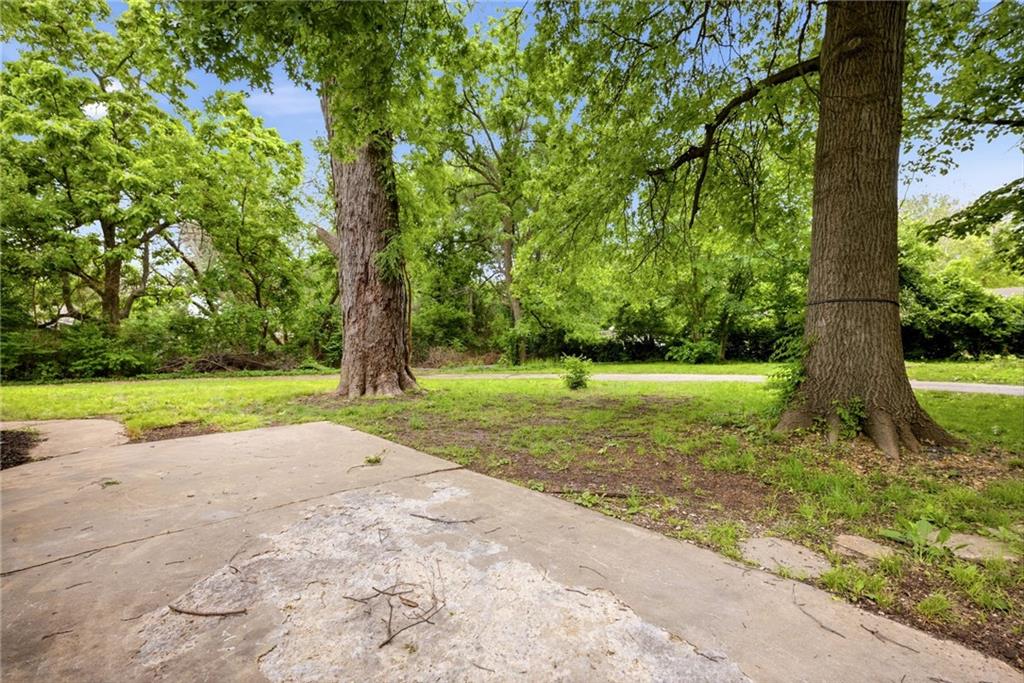 11008 Grandview Road Kansas City, MO 64137 - Photo 12 of 52
