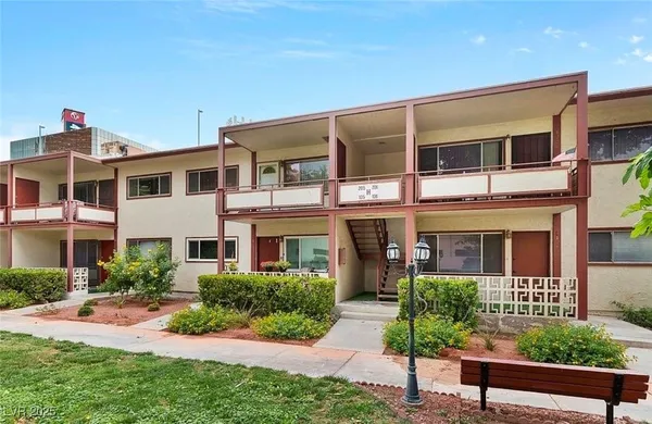 $1,445 | 350 East Desert Inn Road, Unit C203, Las Vegas, NV 89109