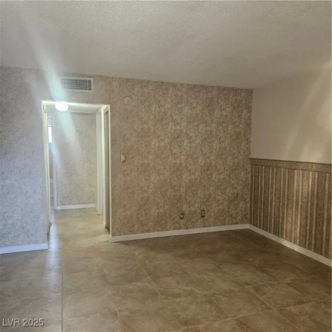 $1,445 | 350 East Desert Inn Road, Unit C203, Las Vegas, NV 89109