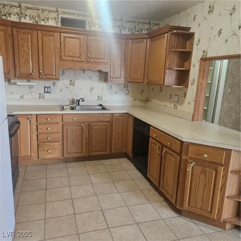 $1,445 | 350 East Desert Inn Road, Unit C203, Las Vegas, NV 89109