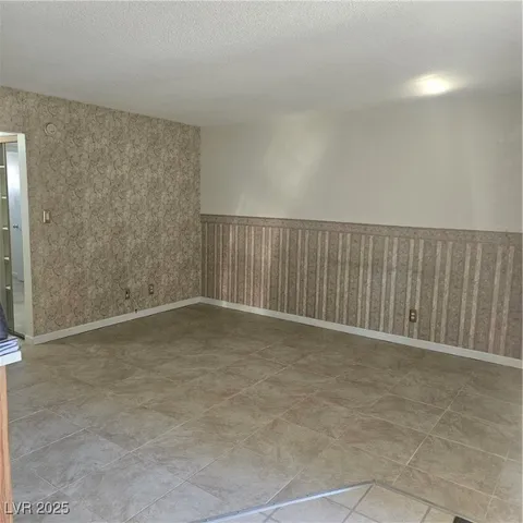 $1,445 | 350 East Desert Inn Road, Unit C203, Las Vegas, NV 89109