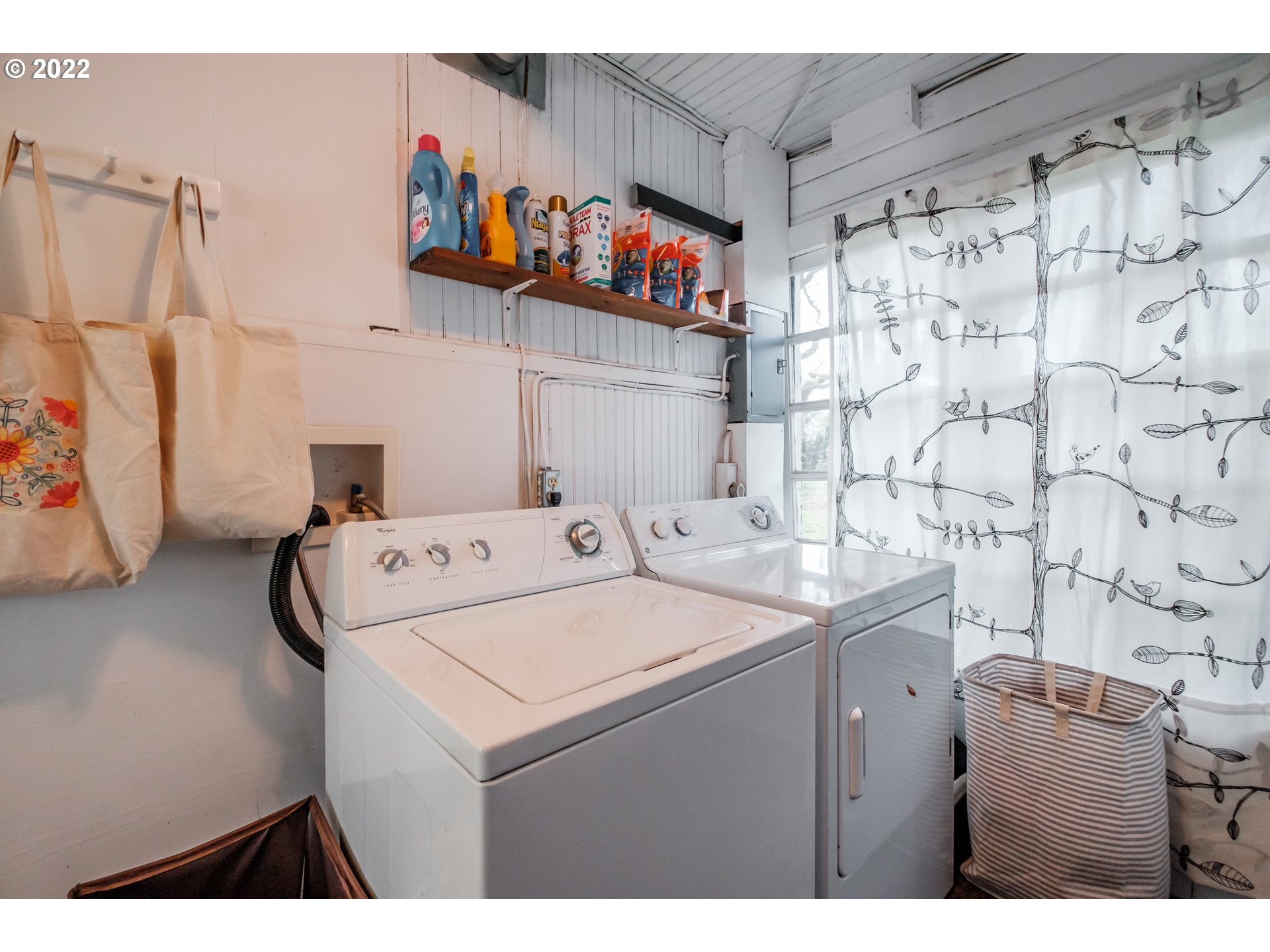 581 Southwest Washington Street Dallas, OR 97338 - Photo 17 of 32 Gallery Image 17