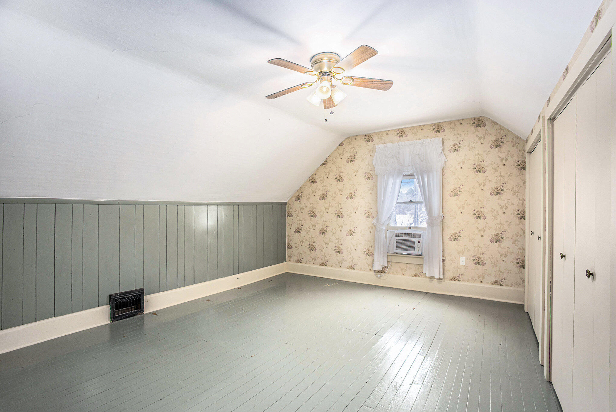 1529 West Hansen Road Scottville, MI 49454 - Photo 26 of 54 Bedroom 1 - Upper