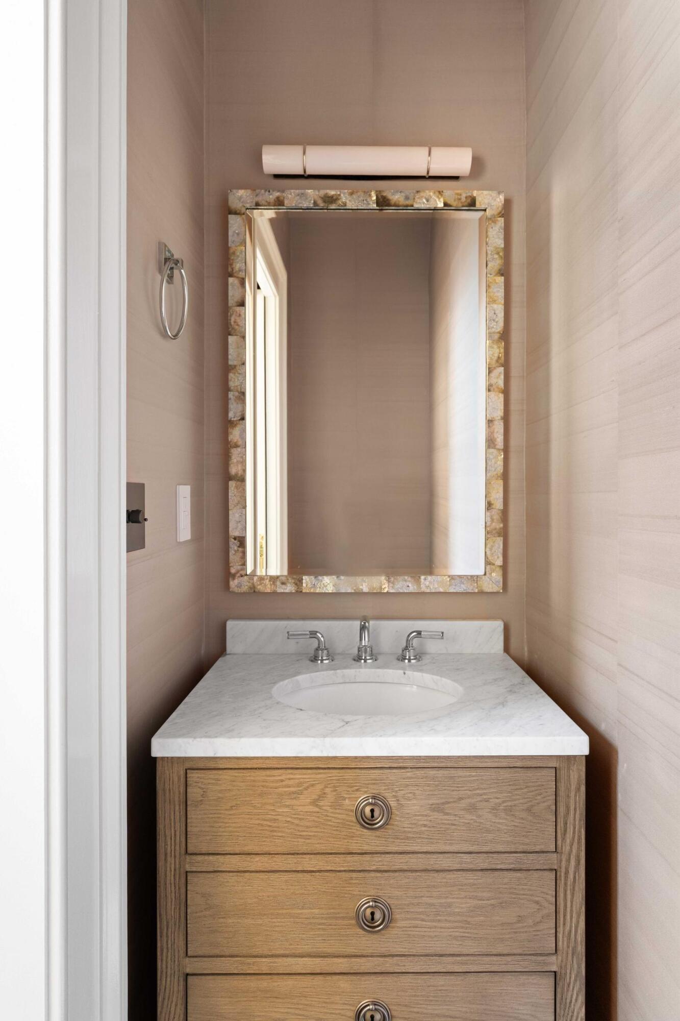 21 New Street Charleston, SC 29401 - Photo 15 of 64 81 Powder Room