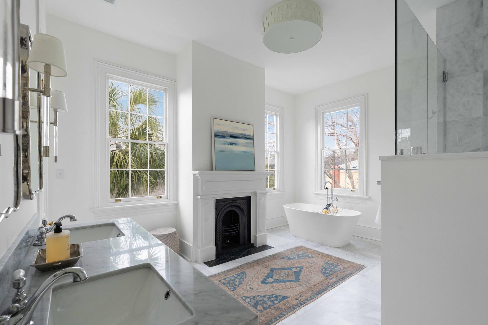 21 New Street Charleston, SC 29401 - Photo 32 of 64 125 Middle Bathroom