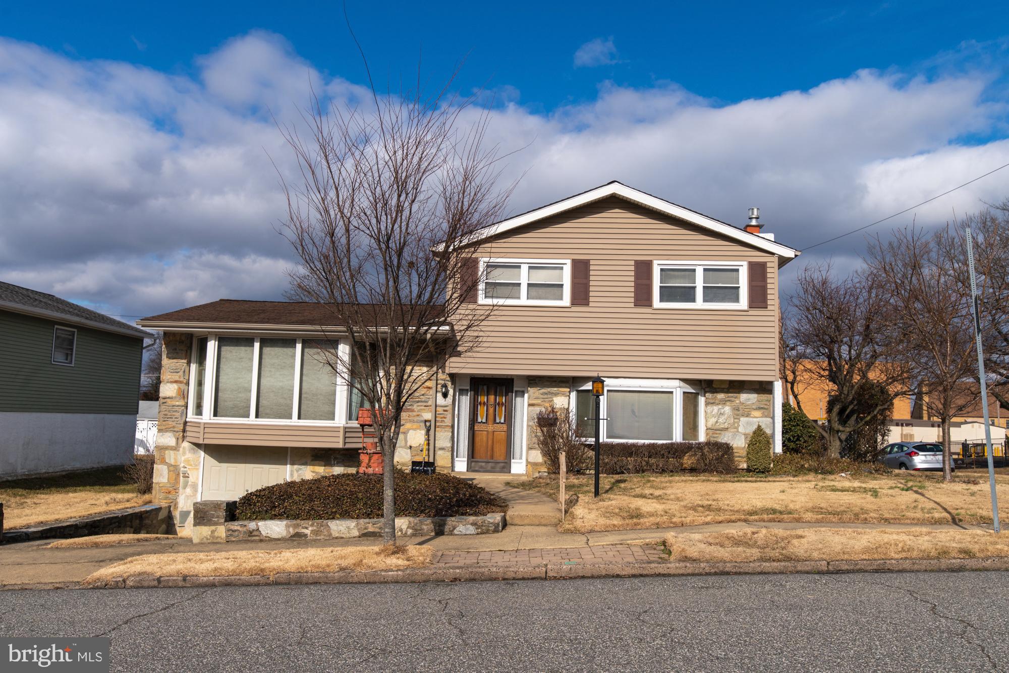 3817 Oakhill Road Philadelphia, PA 19154 - Photo 2 of 33 Gallery Image 2