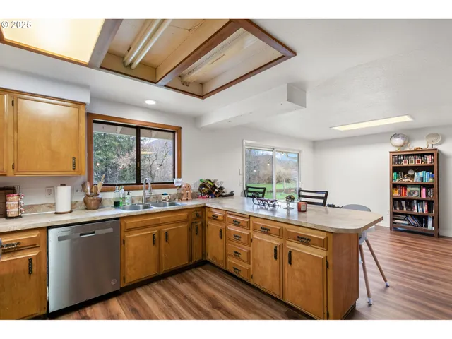 $460,000 | 108 Pahatu, North Bonneville, WA 98639