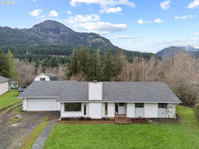 $460,000 | 108 Pahatu, North Bonneville, WA 98639