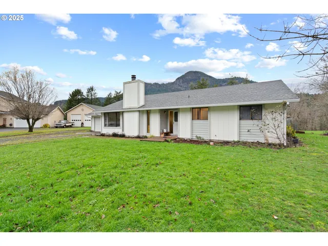 $460,000 | 108 Pahatu, North Bonneville, WA 98639