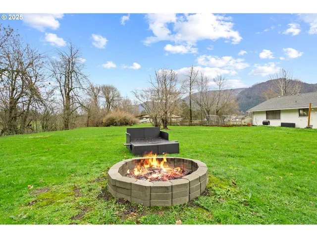 $460,000 | 108 Pahatu, North Bonneville, WA 98639