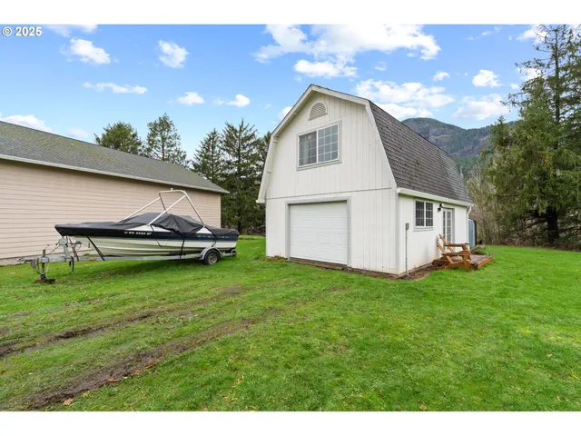 $460,000 | 108 Pahatu, North Bonneville, WA 98639