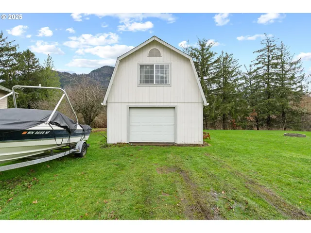 $460,000 | 108 Pahatu, North Bonneville, WA 98639