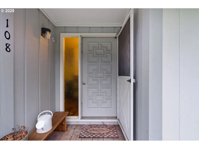 $460,000 | 108 Pahatu, North Bonneville, WA 98639