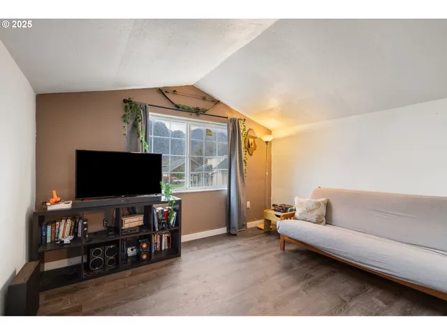 $460,000 | 108 Pahatu, North Bonneville, WA 98639