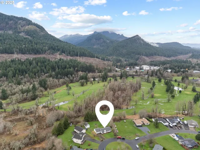 $460,000 | 108 Pahatu, North Bonneville, WA 98639