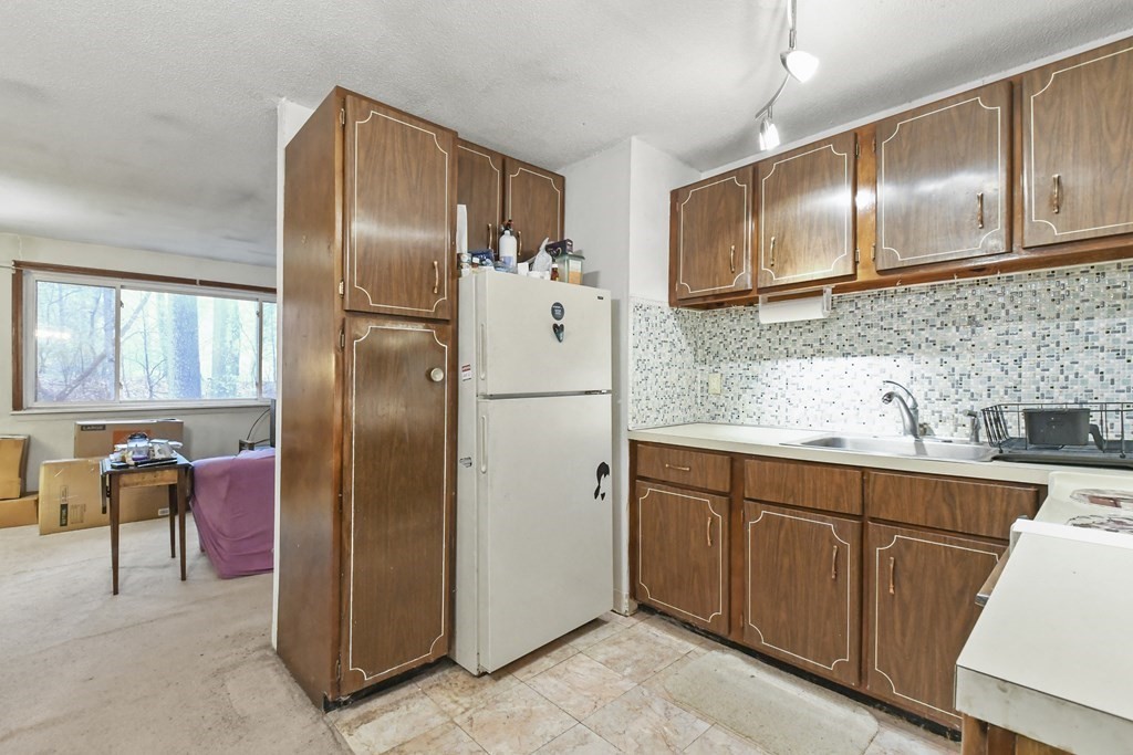 77 Nicholas Road, Unit L Framingham, MA 01701 - Photo 3 of 13 Gallery Image 3