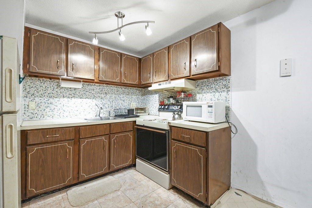 77 Nicholas Road, Unit L Framingham, MA 01701 - Photo 4 of 13 Gallery Image 4