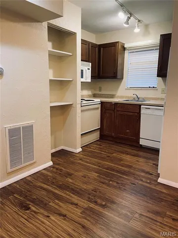 $825 | 131 Ashley Drive, Fairview Heights, IL 62208