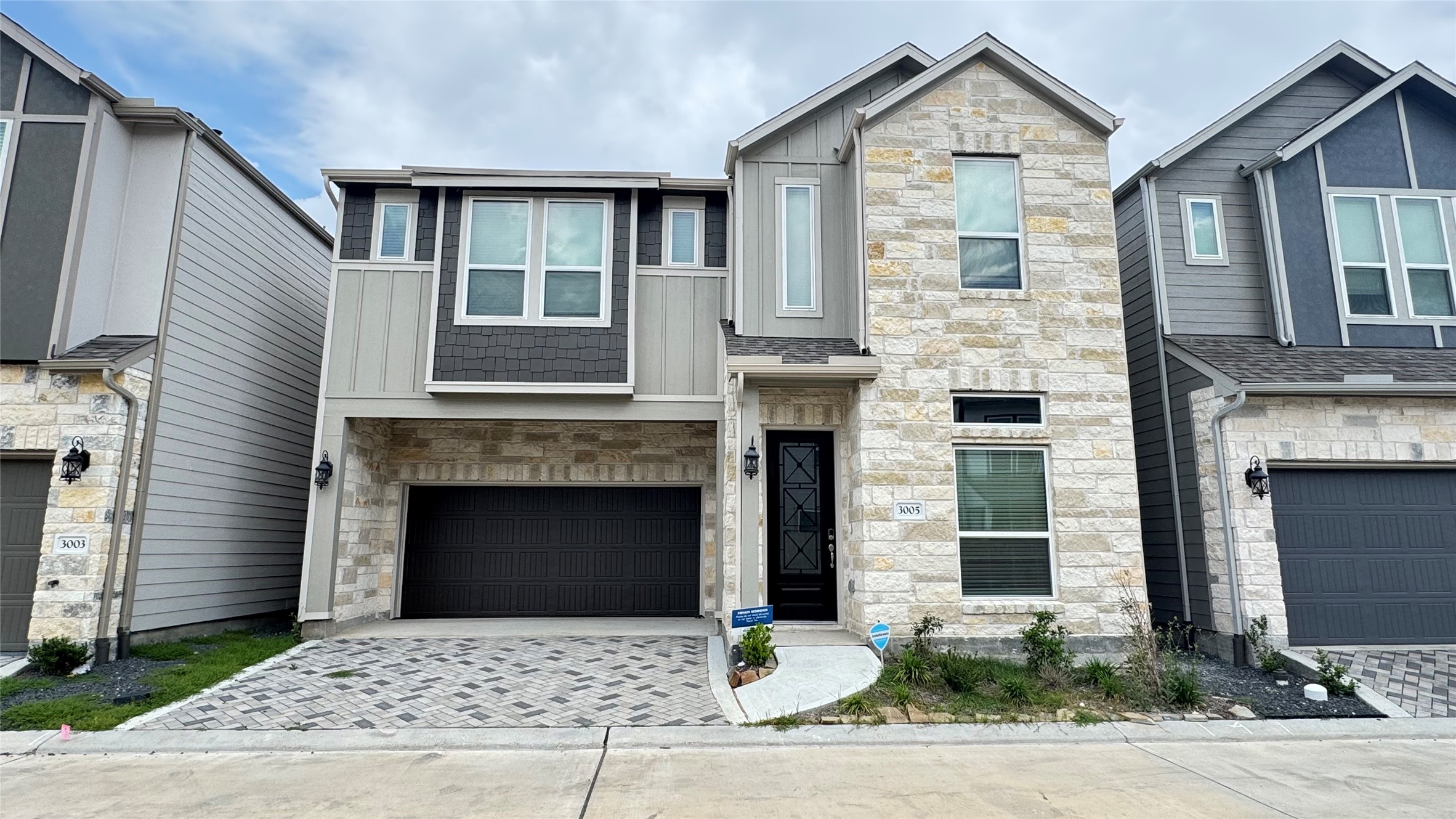 3005 Manor Heights Lane Houston, TX 77063 - Photo 2 of 35 a front view of a house with yard