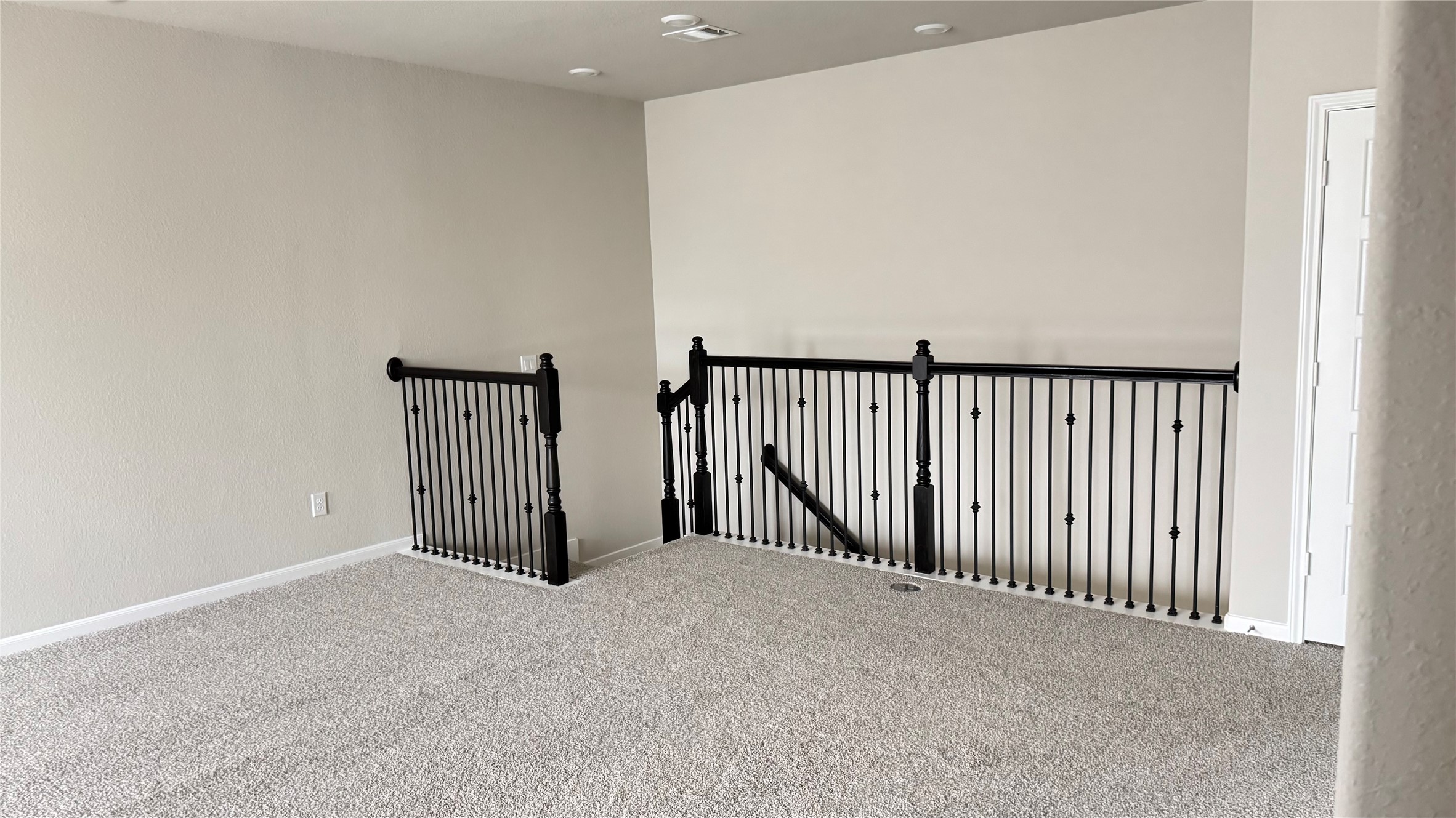 3005 Manor Heights Lane Houston, TX 77063 - Photo 33 of 35 a view of a hallway
