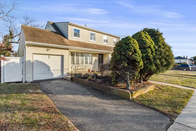 $725,000 | 25 Ford Drive West, Massapequa, NY 11758