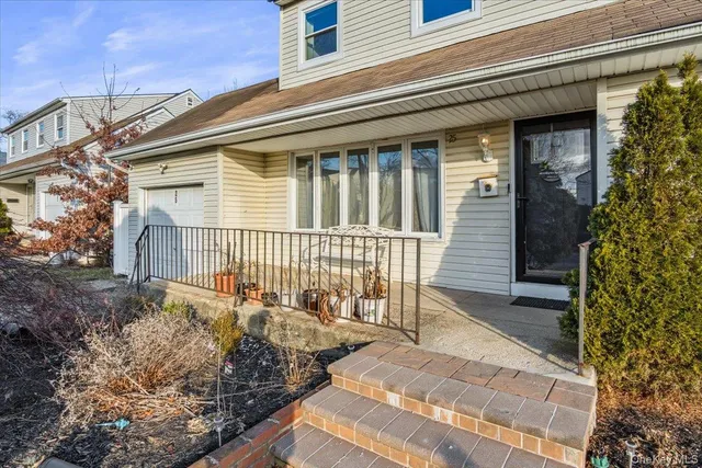 $725,000 | 25 Ford Drive West, Massapequa, NY 11758